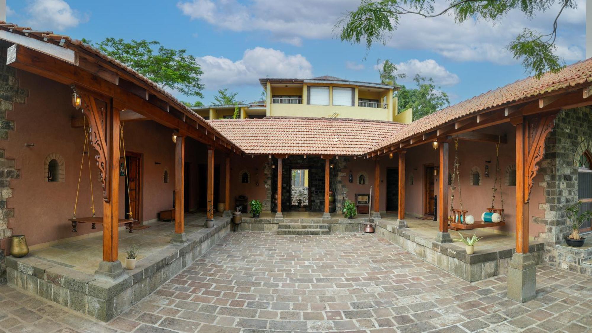 Nisarg Resort Kolhapur Exteriör bild
