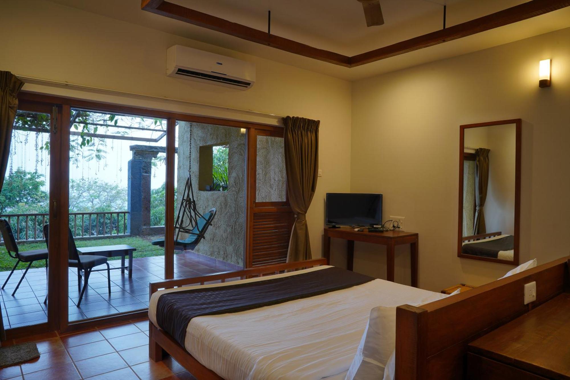 Nisarg Resort Kolhapur Exteriör bild