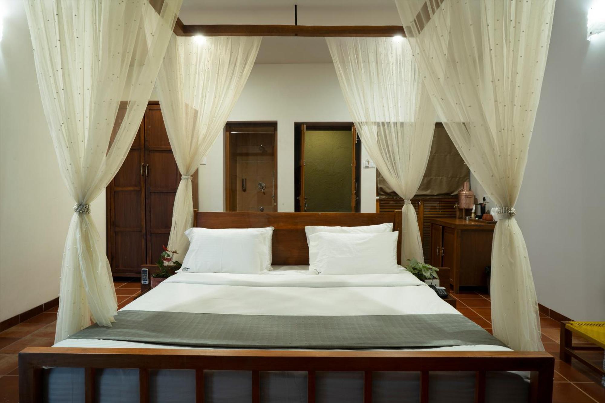 Nisarg Resort Kolhapur Exteriör bild