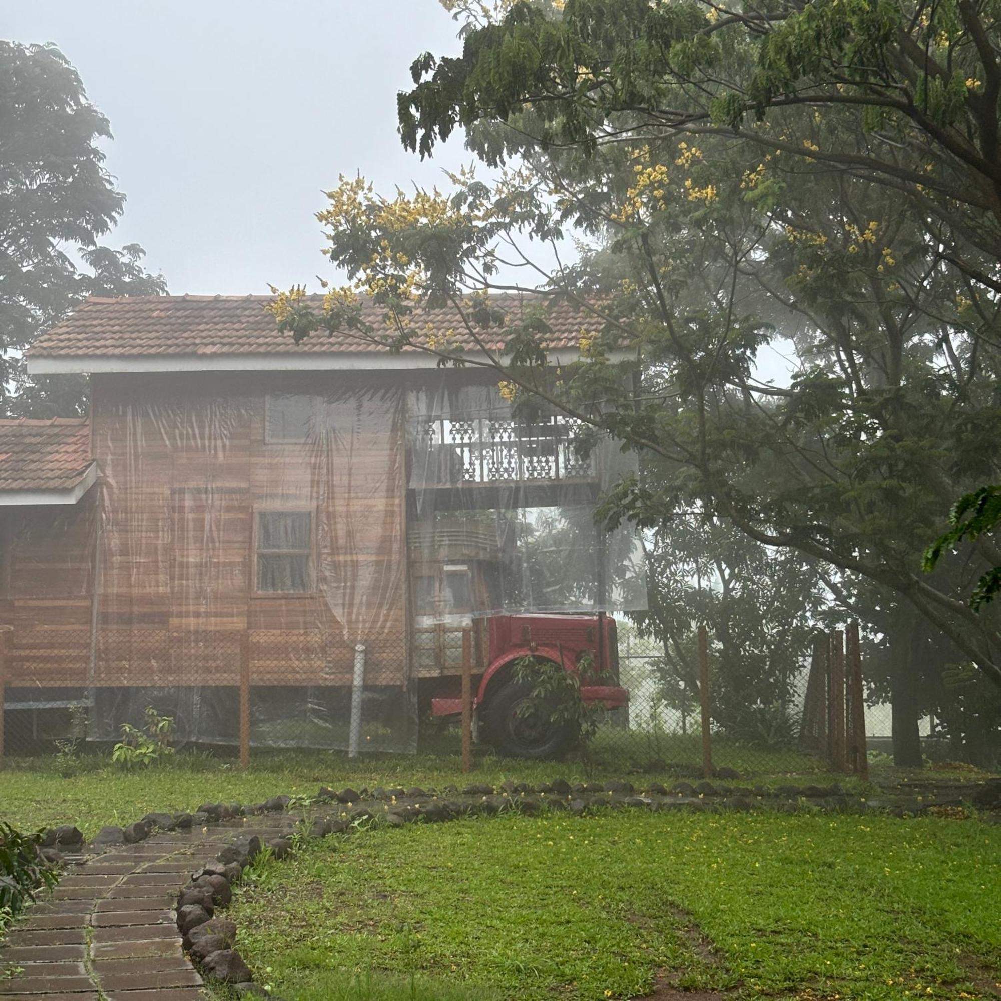 Nisarg Resort Kolhapur Exteriör bild