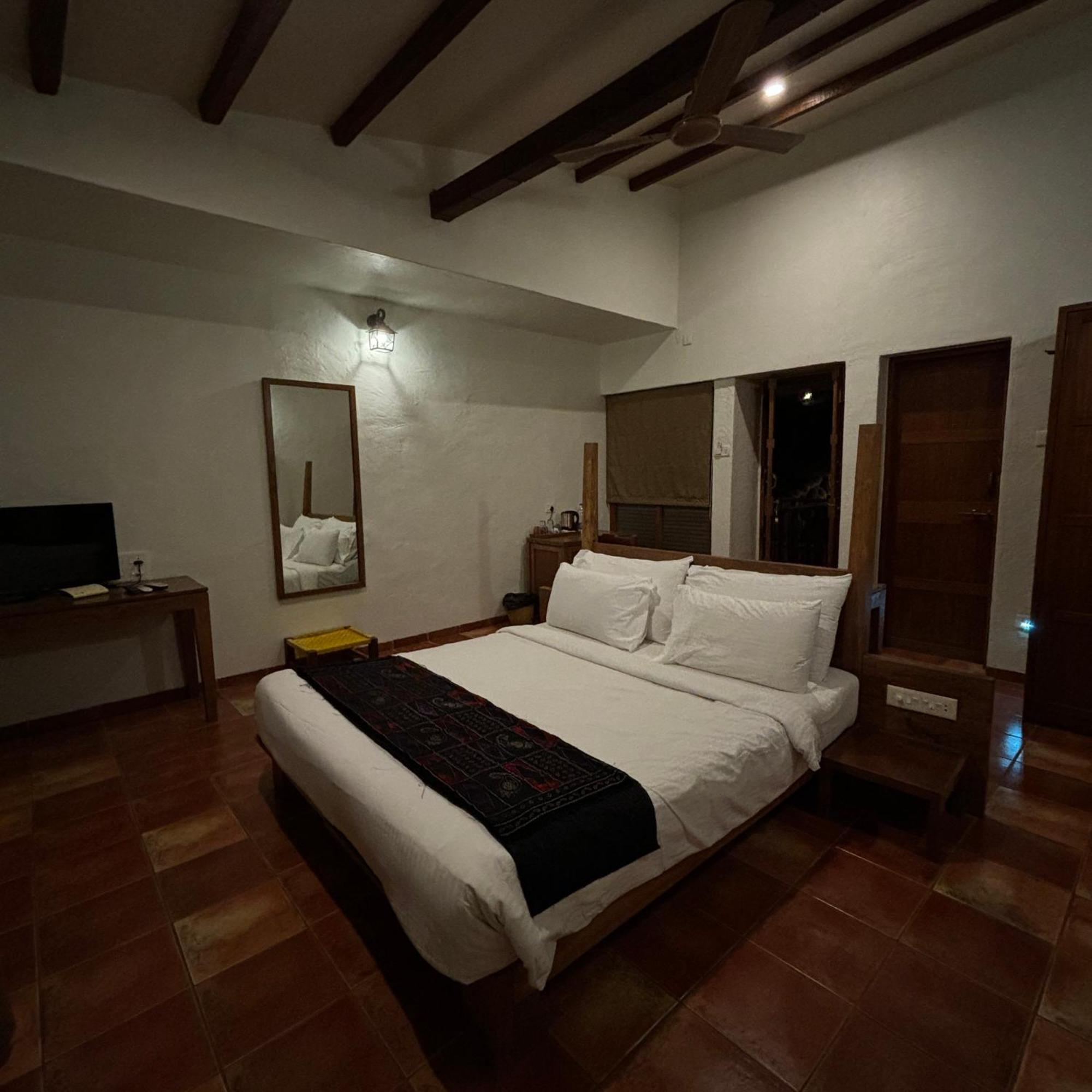 Nisarg Resort Kolhapur Exteriör bild