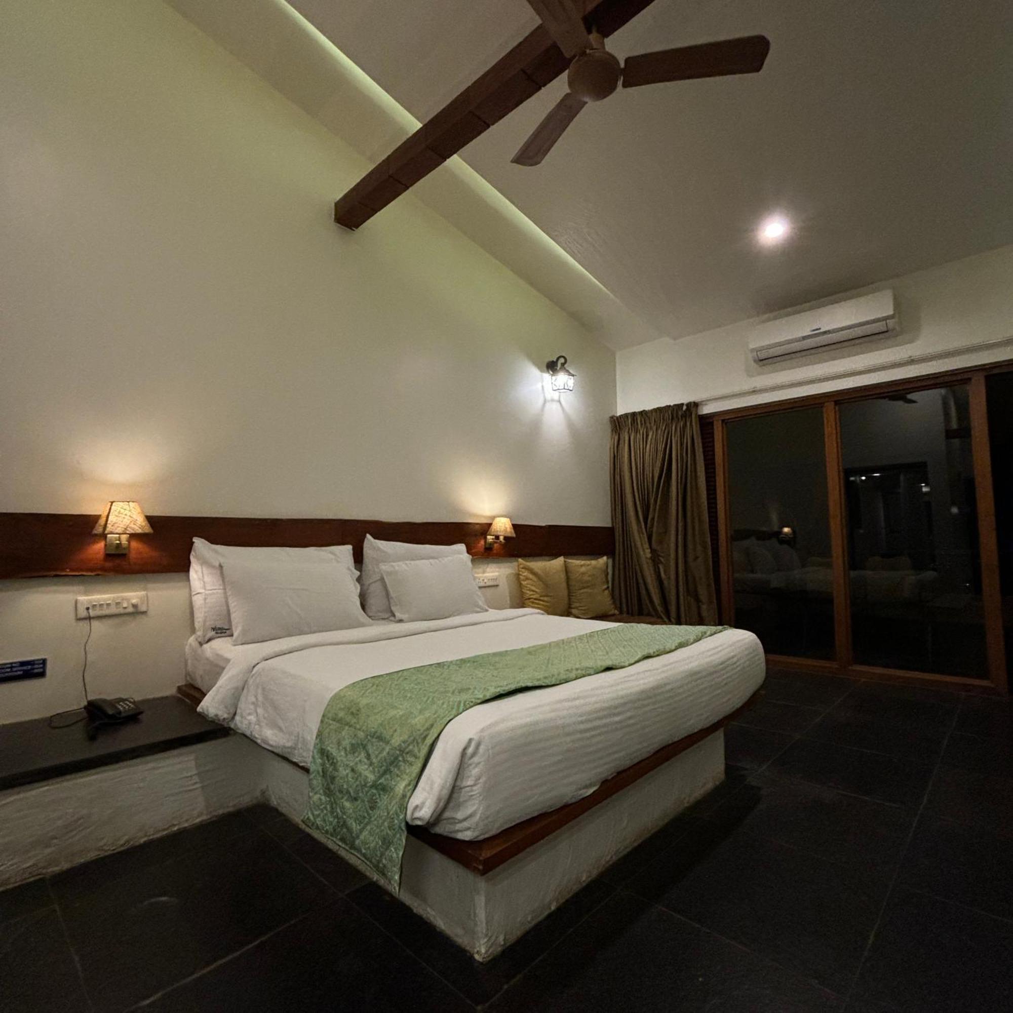 Nisarg Resort Kolhapur Exteriör bild
