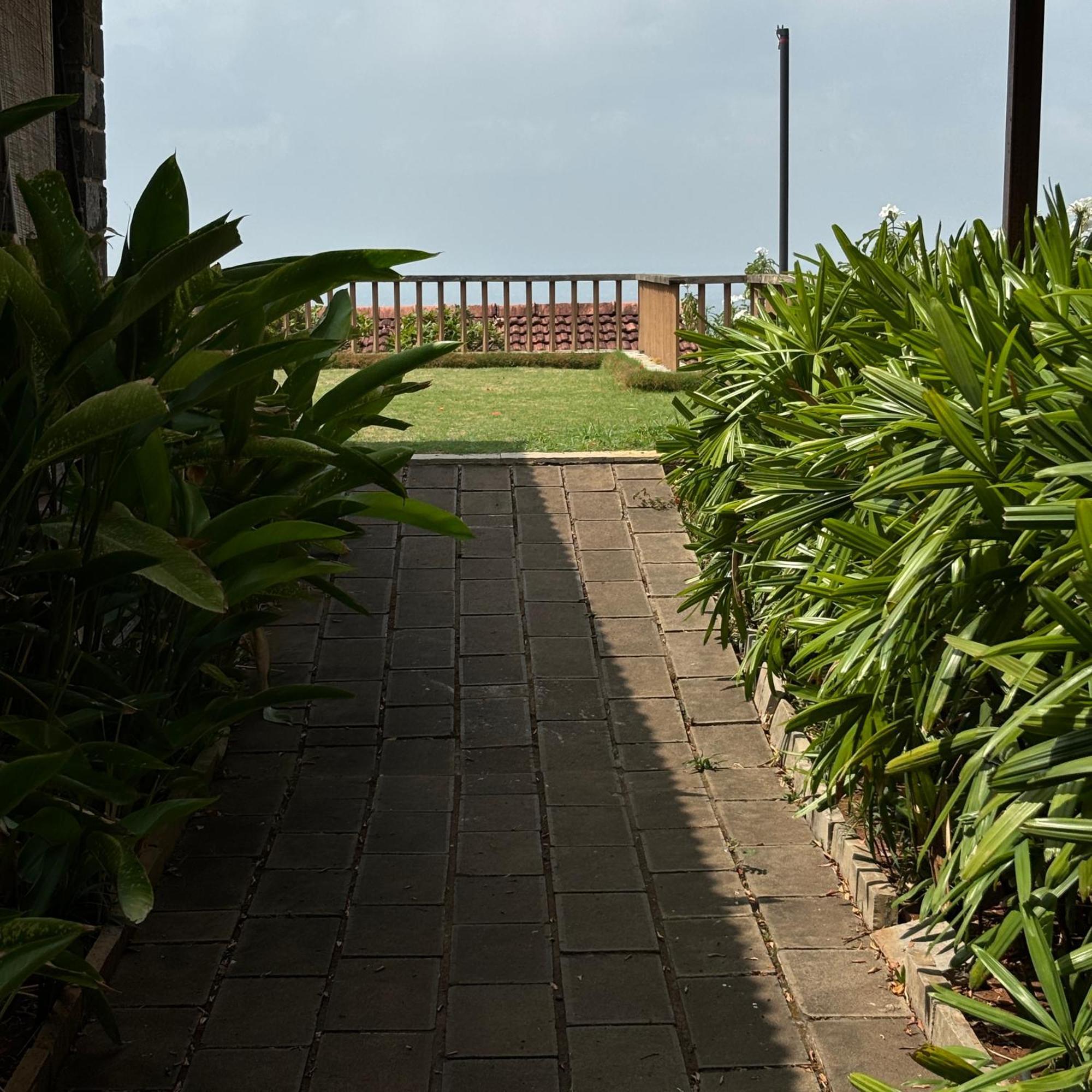 Nisarg Resort Kolhapur Exteriör bild