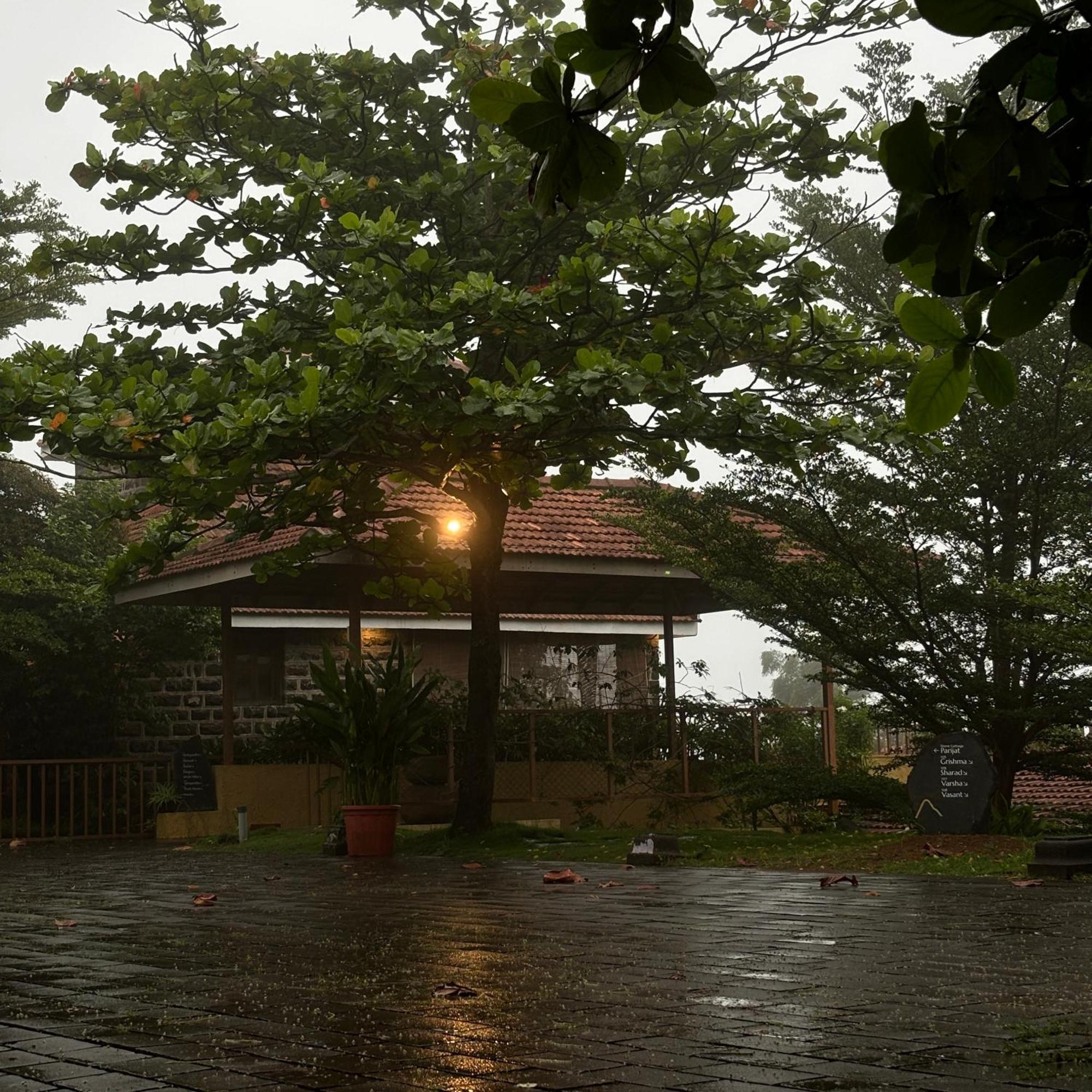 Nisarg Resort Kolhapur Exteriör bild